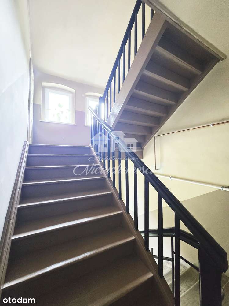 Przestronny dom z ogródkiem i dobrym dojazdem-12