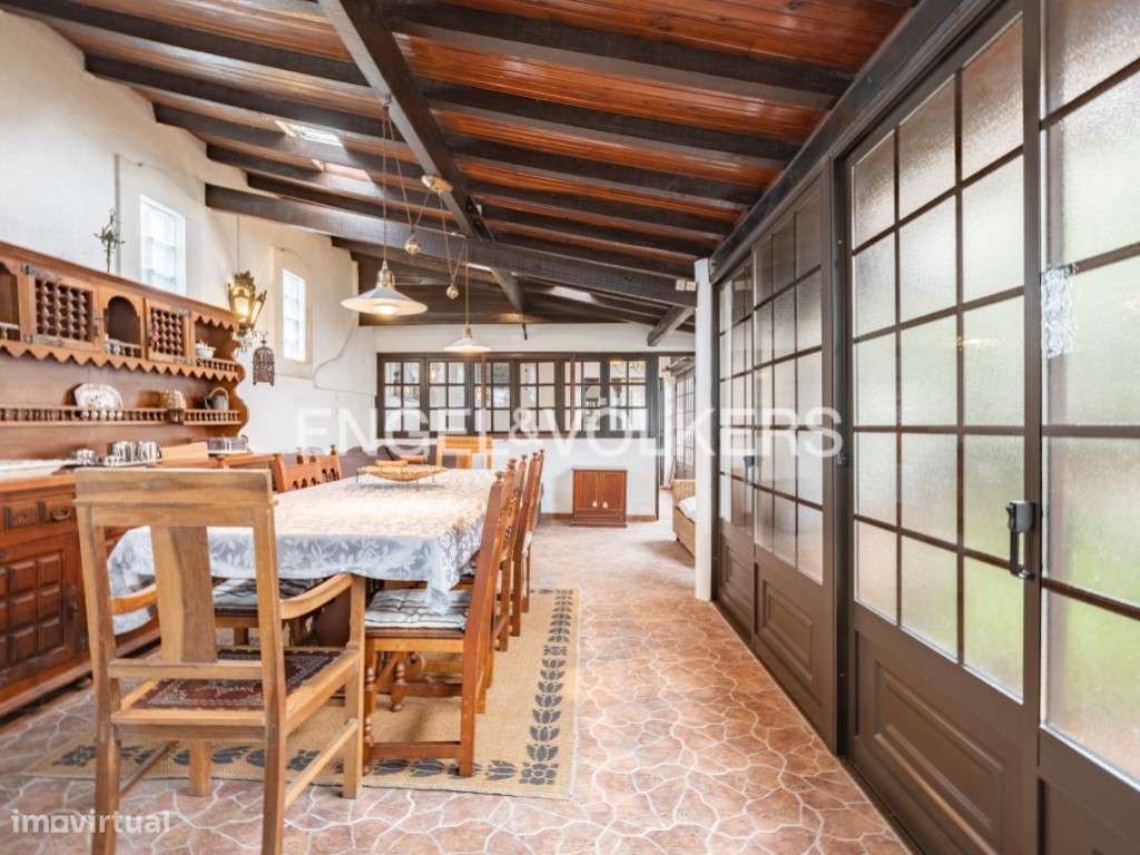 Excelente moradia T6 com AL situada no centro de Almeirim-1