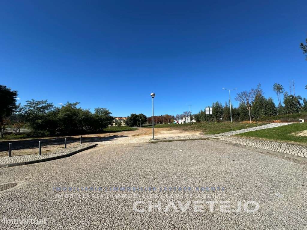 Lote de terreno situado na vila de Ferreira do Zêzere. - Grande imagem: 4/6