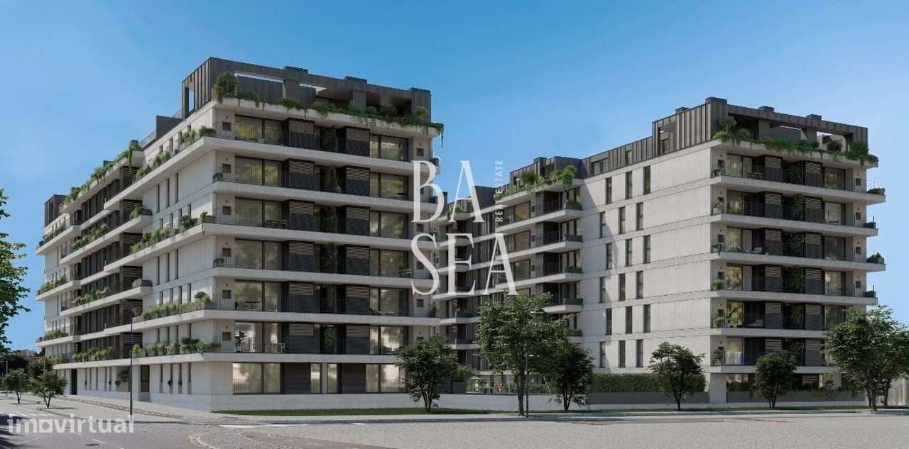 Apartamento T3 Box 1 Carro em Condomínio com Piscina em Ramalde Porto-0