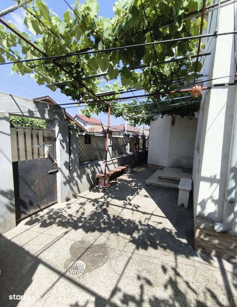 Casa spațioasă cu garaj și curte, aproape de oraș-3