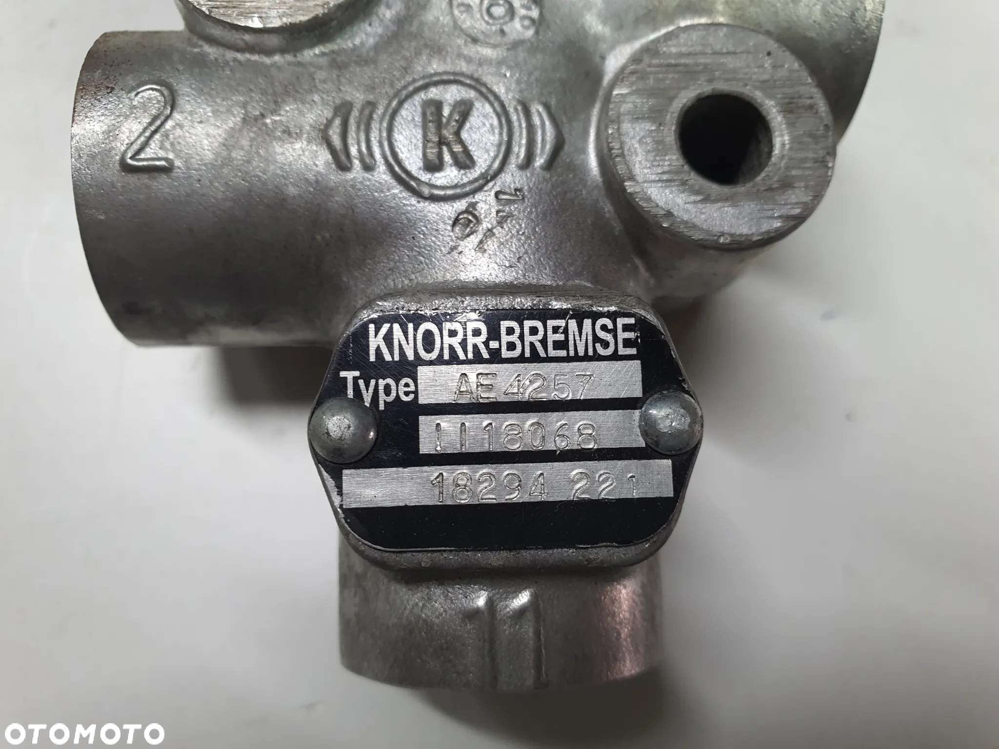 Zawór luzujący przyczepy, Knorr-Bremse AE4257 - 2