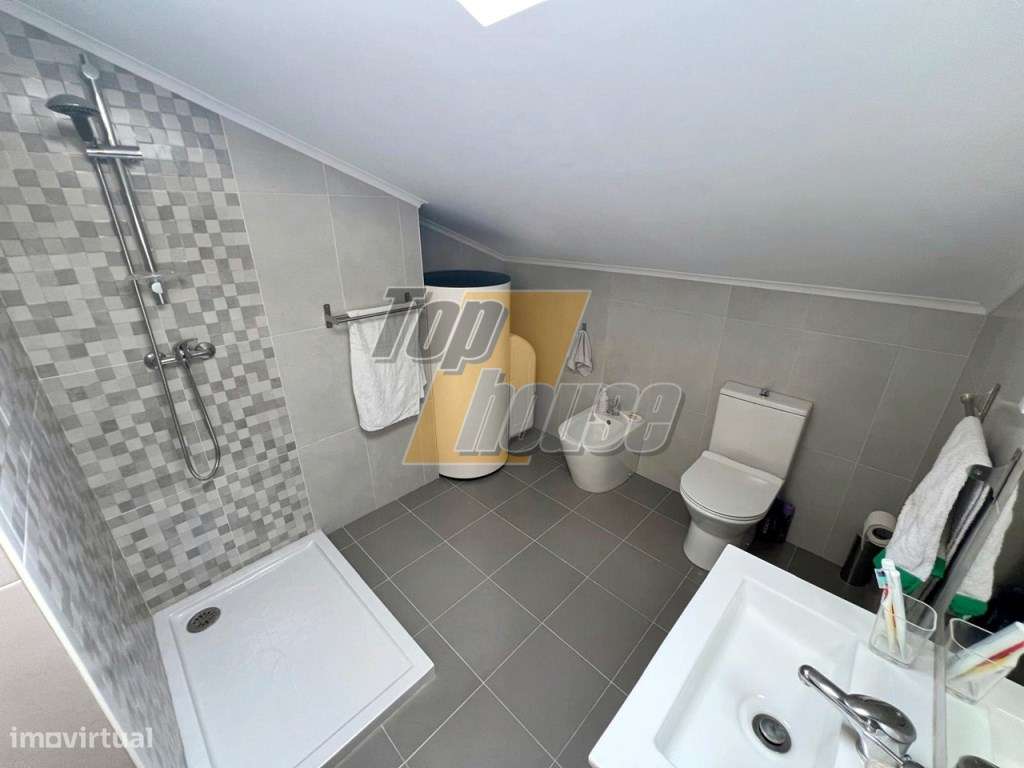 APARTAMENTO T2 + APROVEITAMENTO DE SÓTÃO | TOTALMENTE REMODELADO-15
