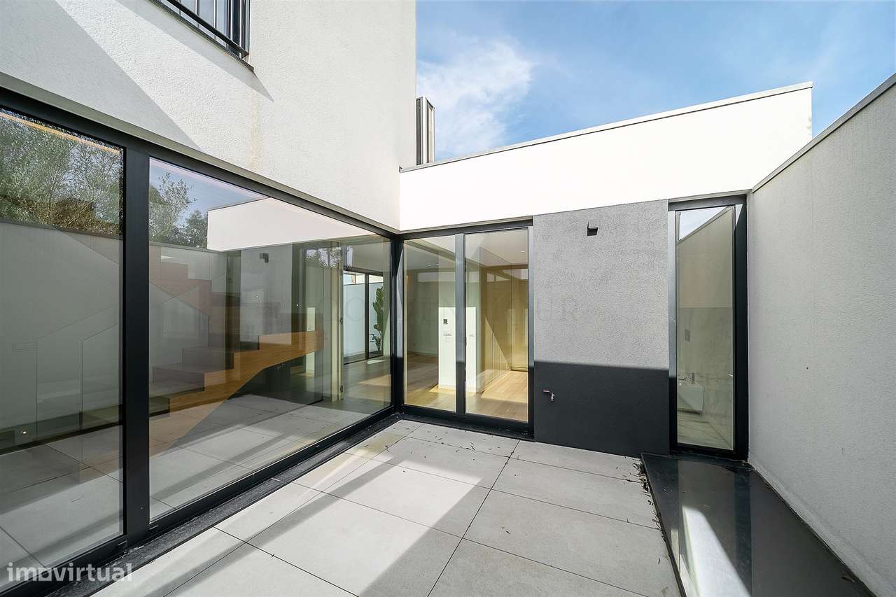 Moradia T4 de Luxo em Canidelo com Vista Mar | Golden Hour Real Estate-39