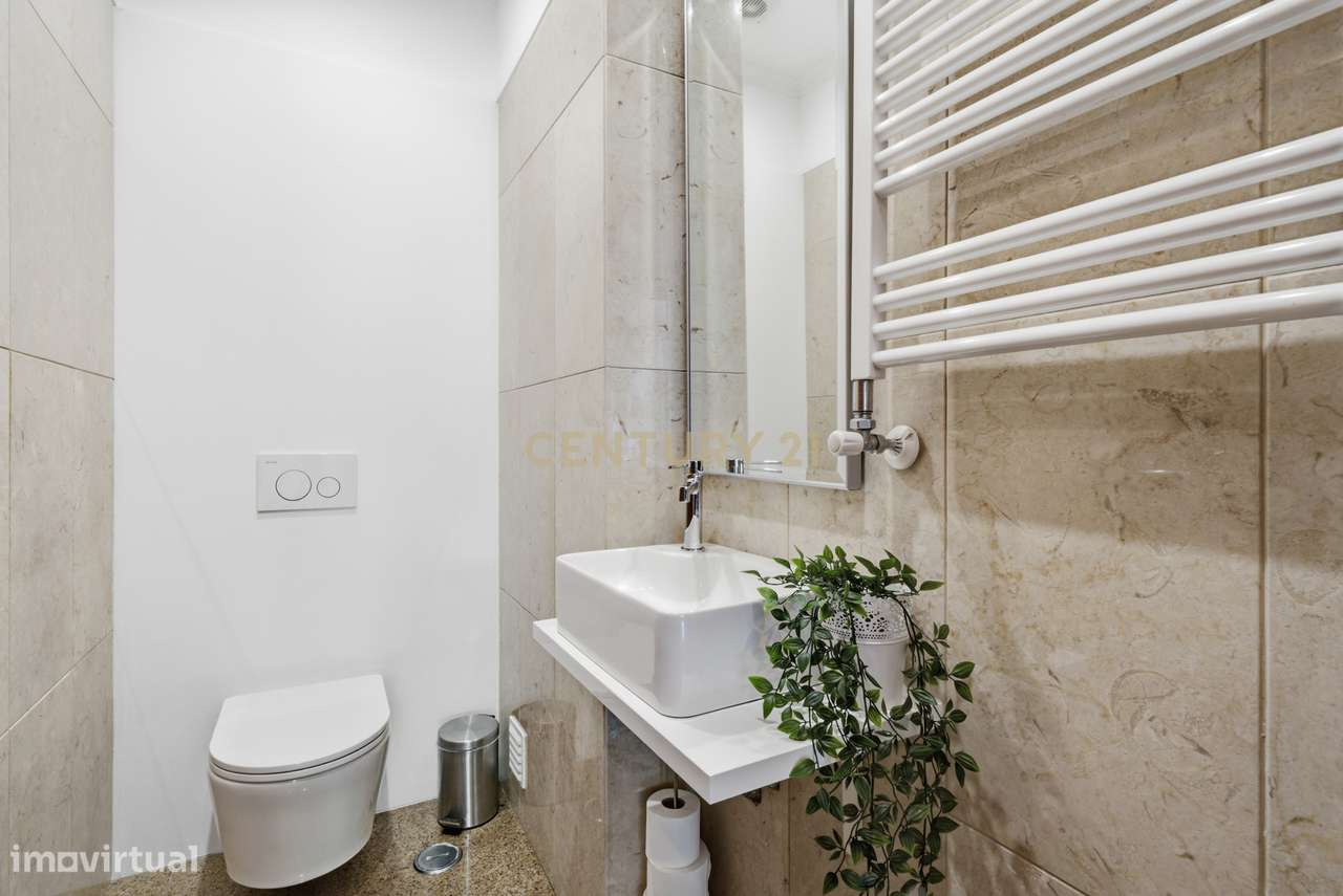 Elegante Apartamento T3 no Estoril com Box Fechada para 3 carros a pou-16