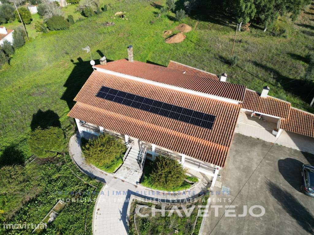 Moradia T4 Espaçosa com Terreno Amplo, Garagem e Anexos - Centro de... - Grande imagem: 5/60