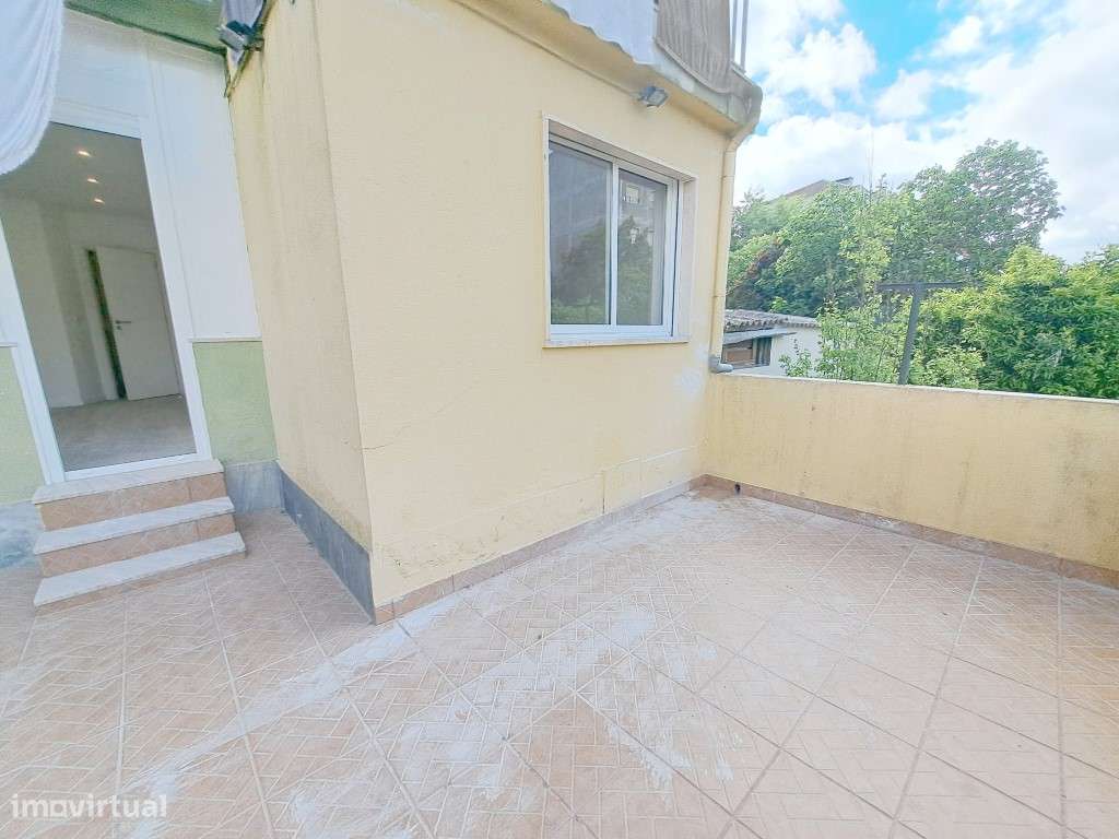 Apartamento T2 com pátio para venda em Algueirão-Mem Martins - Sint...-16