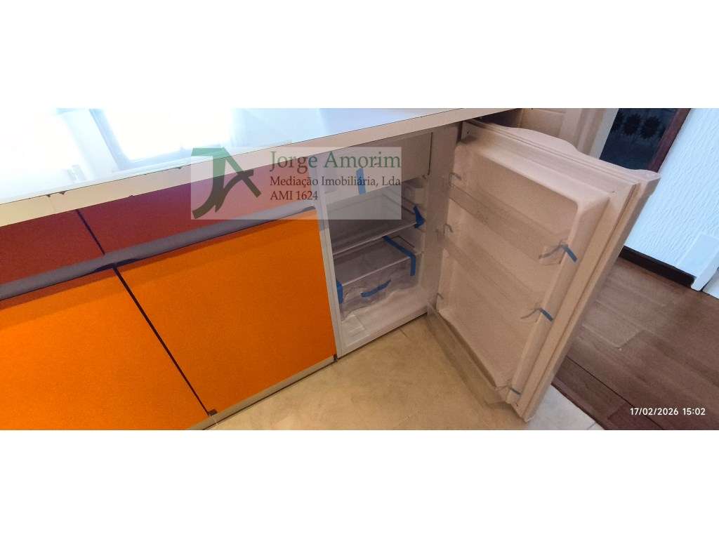 Arrenda-se T1 luminoso e acolhedor a 200 metros da Rua da Constitui... - Grande imagem: 5/13