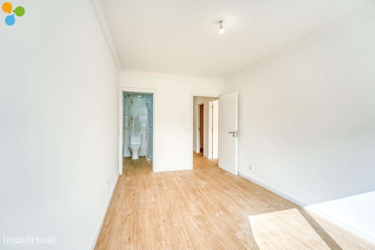 T2+1 Renovado com Varandas e Lugar de Garagem | Próximo da Rotunda da-14