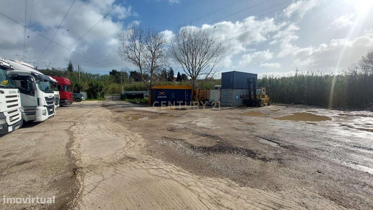 Terreno Multiusos (7680m²) com rendimento-8