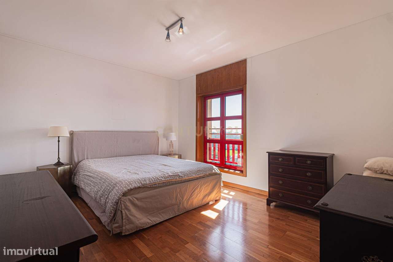 O Refúgio Perfeito em Telheiras – Luz, Conforto e Vista Desafogada-19