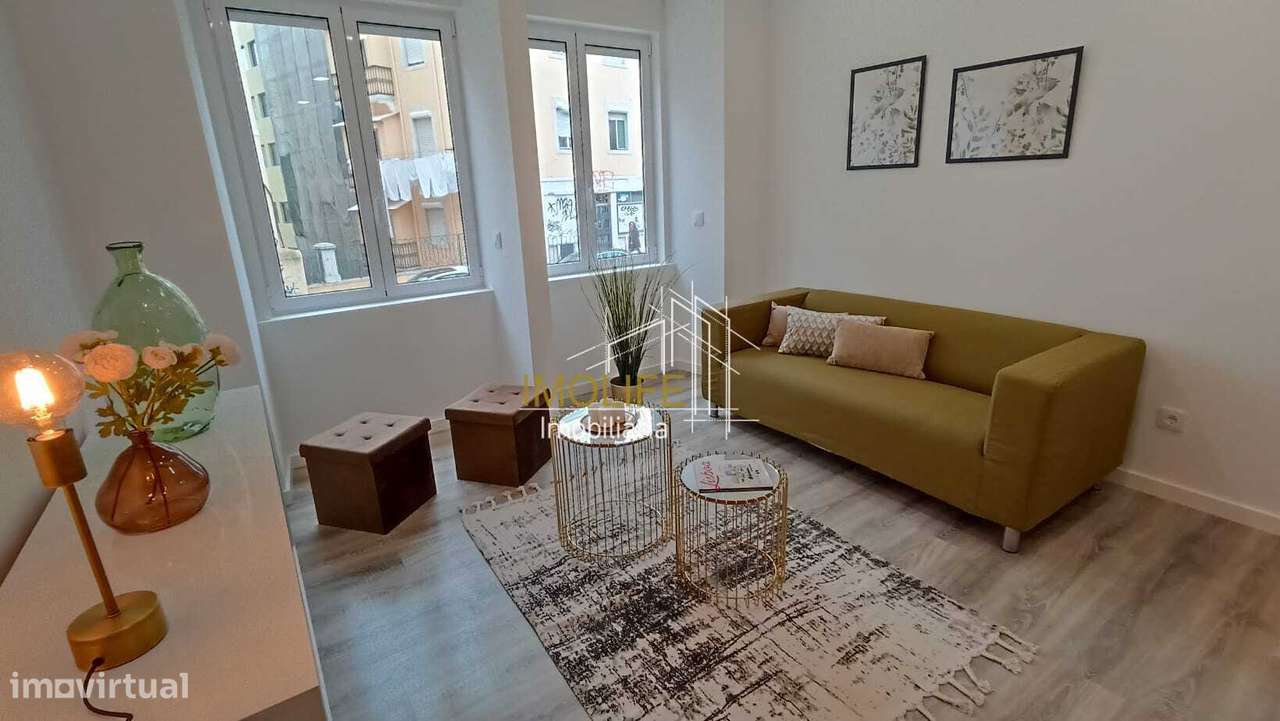 Simpático apartamento T3 com Varanda em Benfica.-6