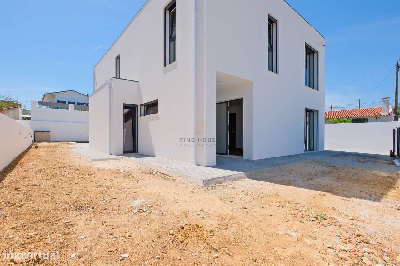 Vende-se Moradia Isolada T4 com garagem, piscina e jardim em Albarraqu-44