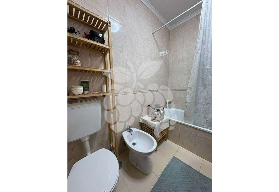 EXCELENTE T2  EM CARCAVELOS-12