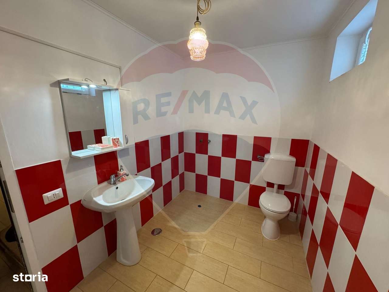 Casă / Vilă cu 6 camere de vânzare în zona Darmanesti-10