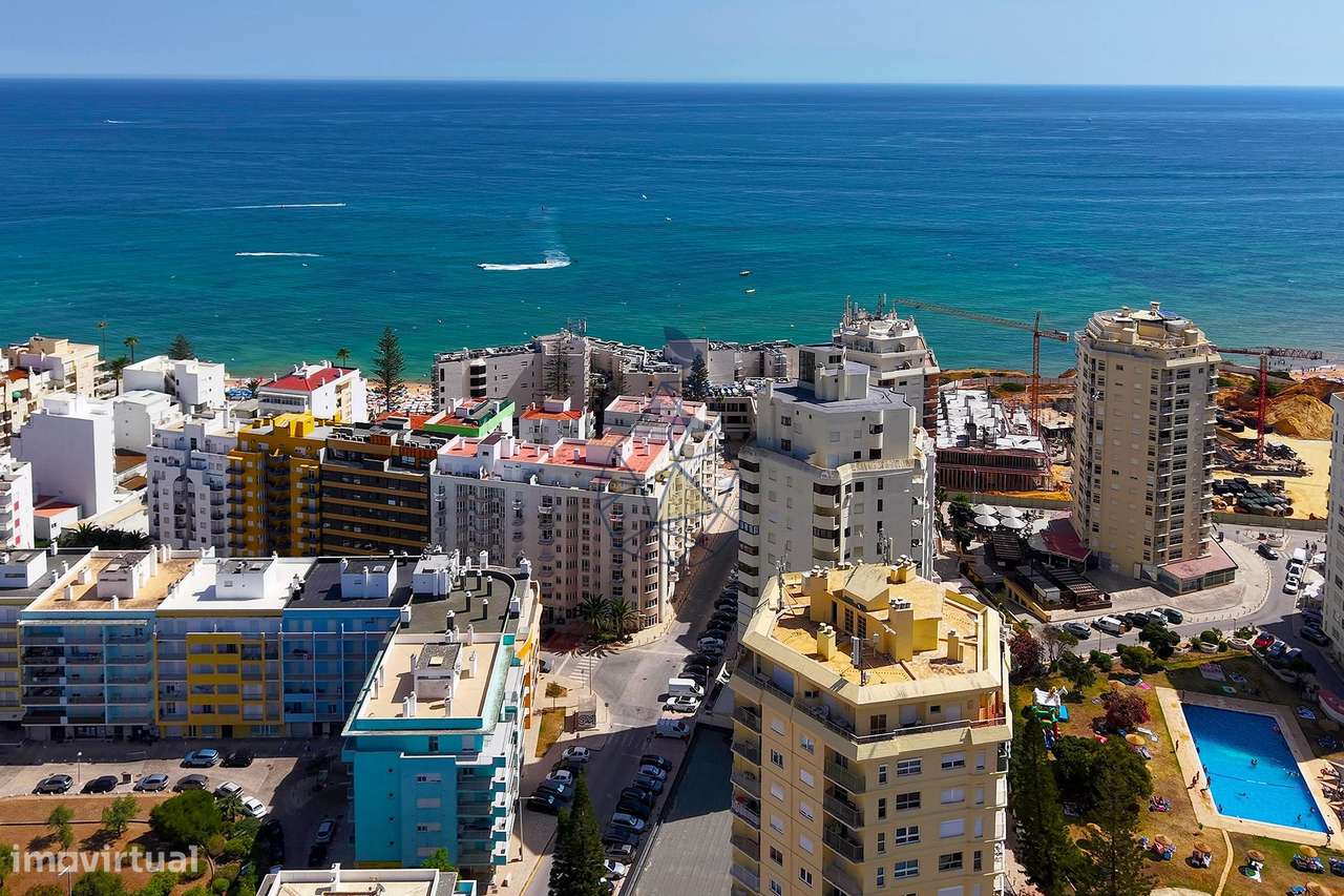 Apartamento Duplex T3 mobilado,  3 casa de banho ,Terraço, Vista Mar A-52