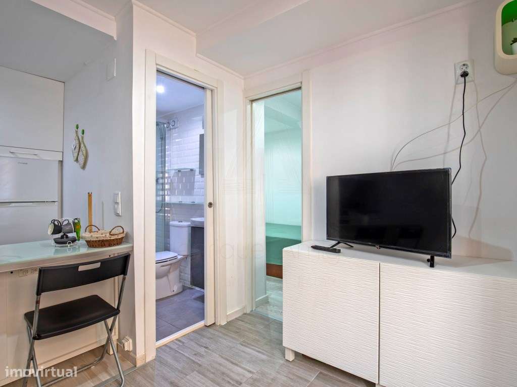 Apartamento T1 no Coração de Sesimbra - A 2 Minutos da Praia!-3