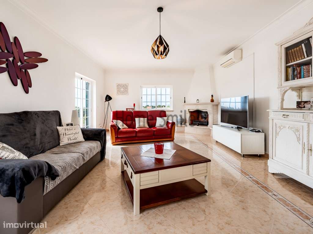 MORADIA COM PISCINA. EXCELENTE QUALIDADE-8