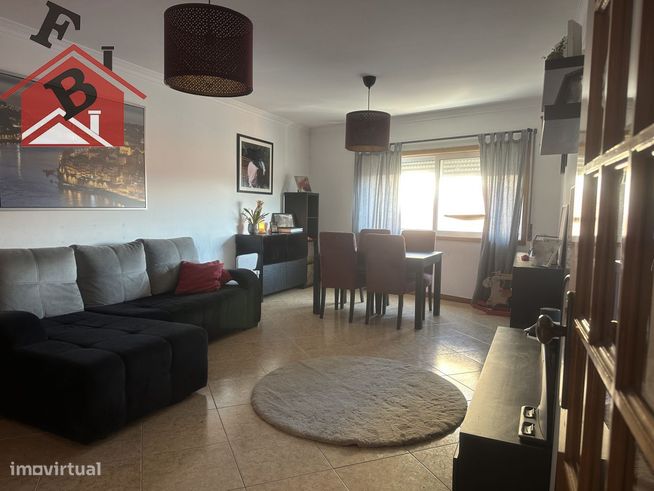 EXCELENTE T2 C/ LAREIRA ÁREA 123M2 SANTA MARINHA 220.000€-0