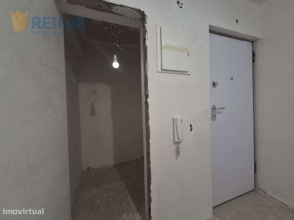 Carregado - T2 Remodelado - Grande imagem: 3/10