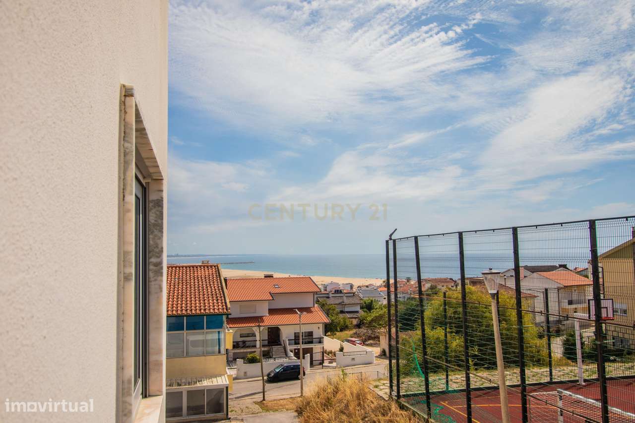 Apartamento T3 em Buarcos, a 900 metros da Praia, com elevador e excel-25
