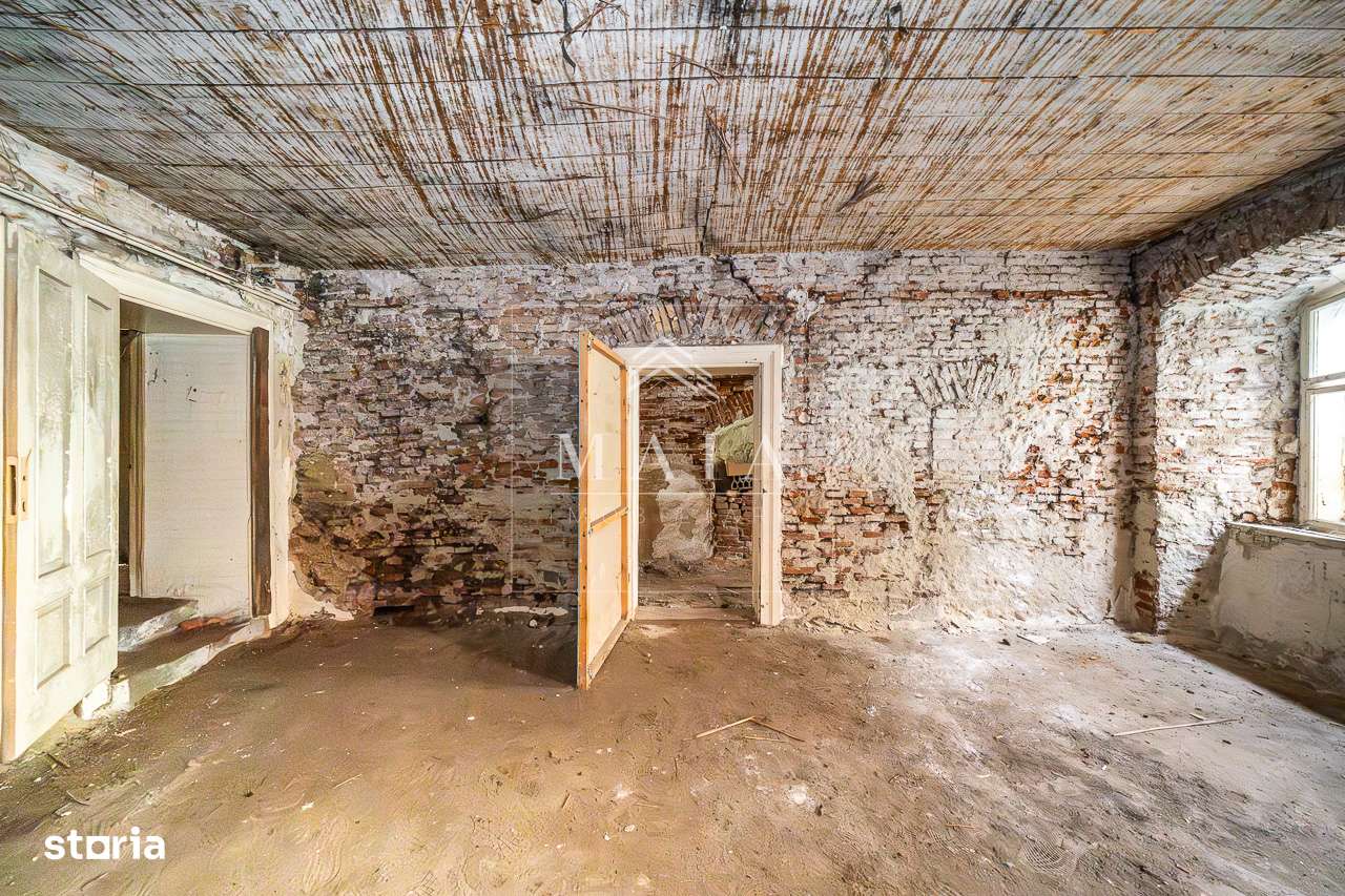 Casă cu 9 camere și curte interioară – Centru Istoric Sibiu - Imagine principală: 5/14