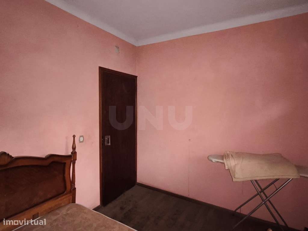 Oportunidade absolutamente imperdível - Moradia com parte renovada ...-23