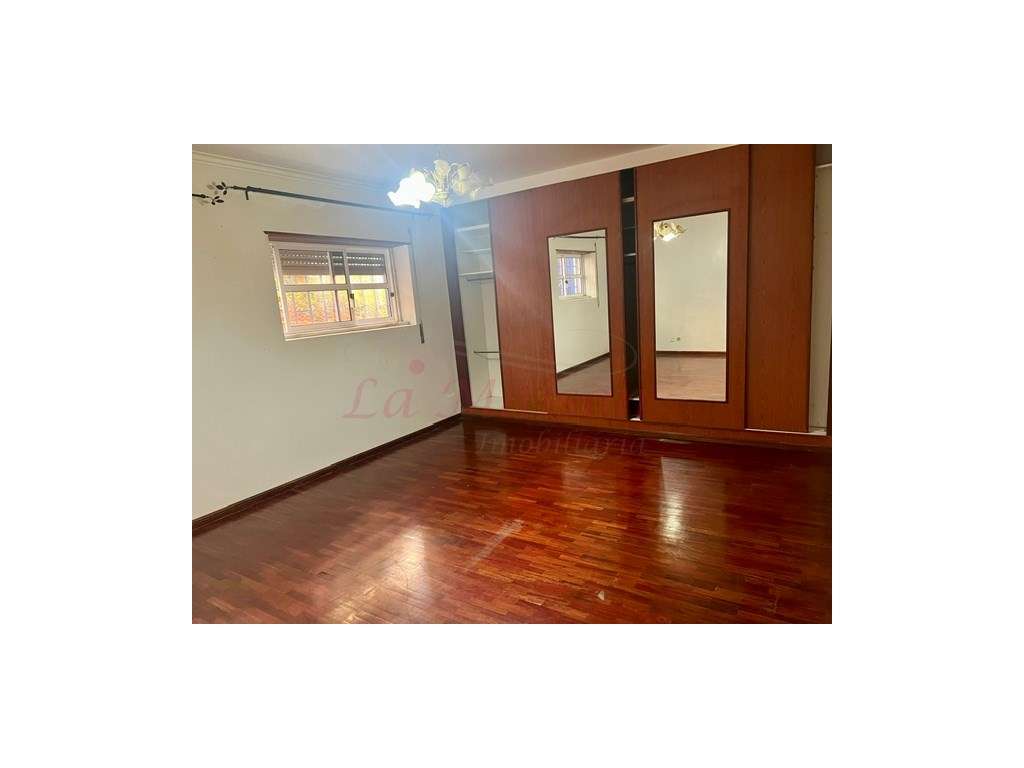 Apartamento T2 na Tapada das Mercês-13
