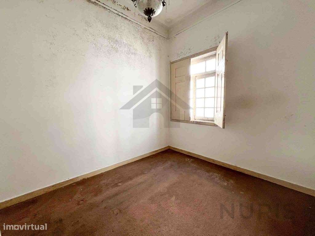 Moradia T3 com Espaço Comercial para Venda em Portimão-7