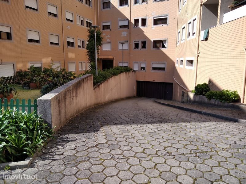 Garagen e estacionamento em Vila Nova de Gaia, Arcozelo