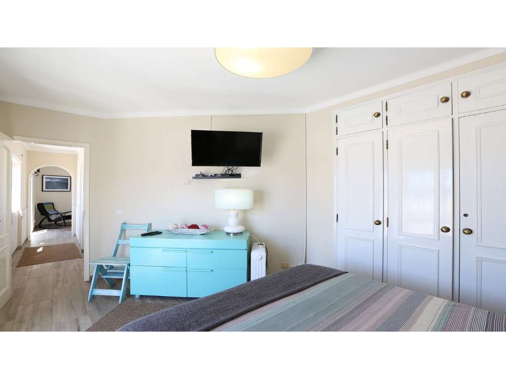 Apartamento T1 + Sotão em Primeira Linha de Mar na Nazaré-15