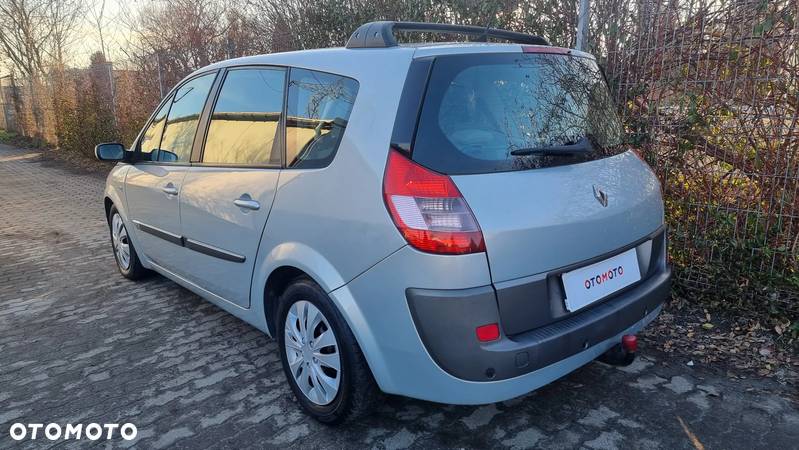 Renault Grand Scenic - 26