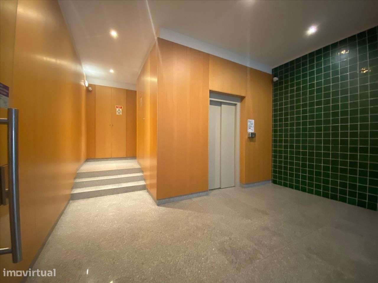 Apartamento T3 no Pinhal Novo com parqueamento e varanda - Grande imagem: 3/23