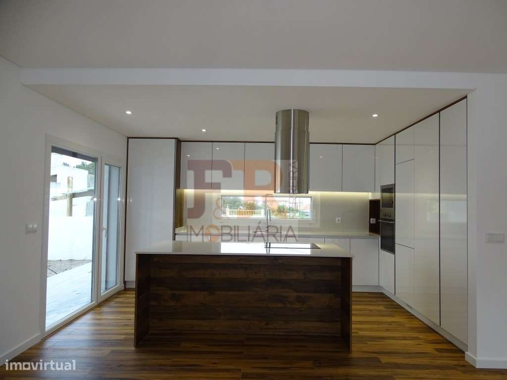 Fantástica Moradia Isolada V3+1 Pergola Fernão Ferro - Grande imagem: 3/55