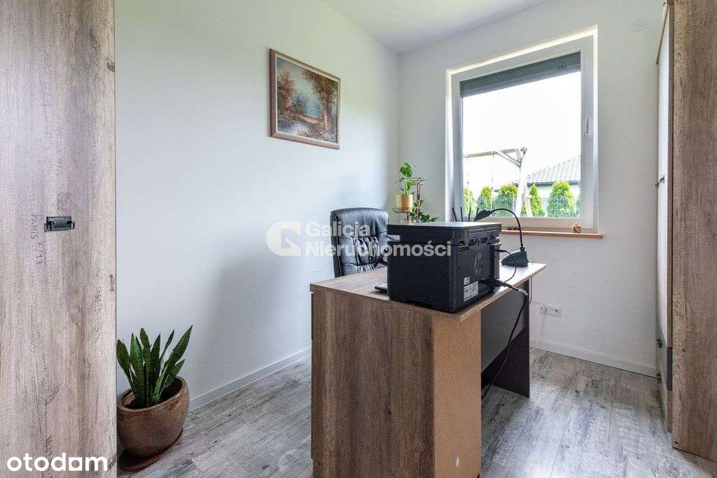 Komfortowy dom parterowy z użytkowym poddaszem-8