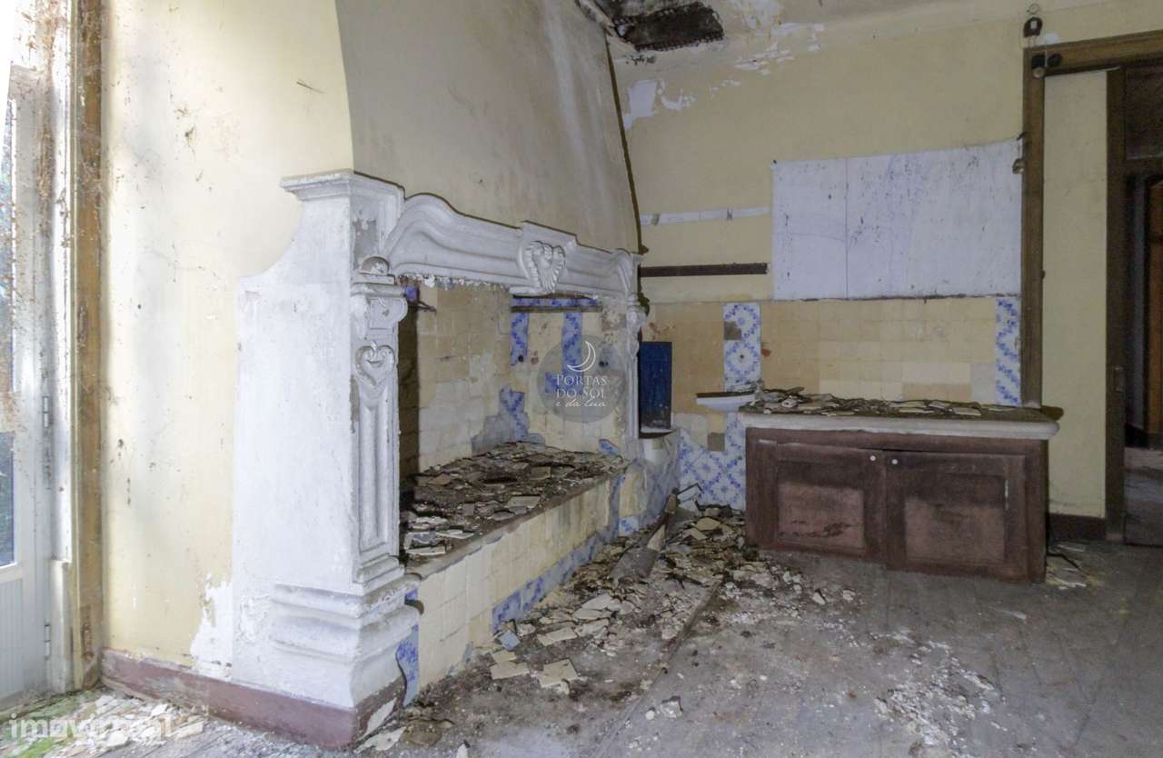 Palacete c/ jardim no c. histórico de Santarém. - Grande imagem: 4/26