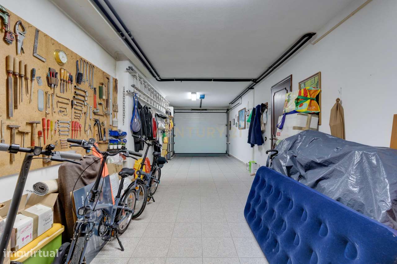 Moradia com um belissimo espaço exterior e praia privada!-32