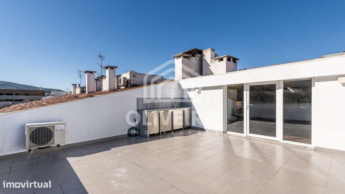 T3 Duplex com terraço em Nogueiró-4