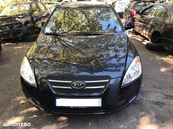 Dezmembrez Kia Ceed negru 2008 - 1