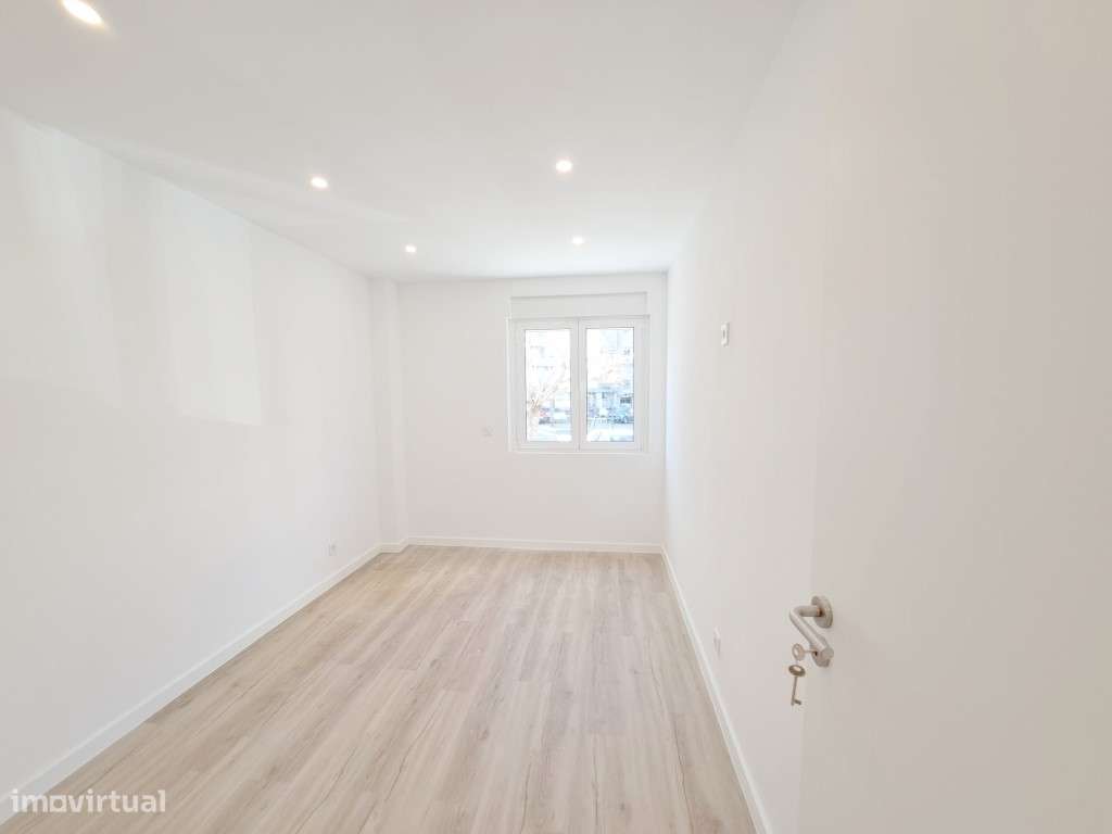 Apartamento T2 com elevador para venda em Odivelas - Lisboa-18