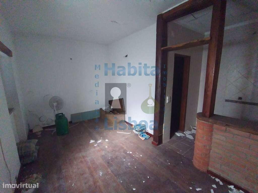 Moradia remodelada com terraço Junto à Baia do Seixal-23