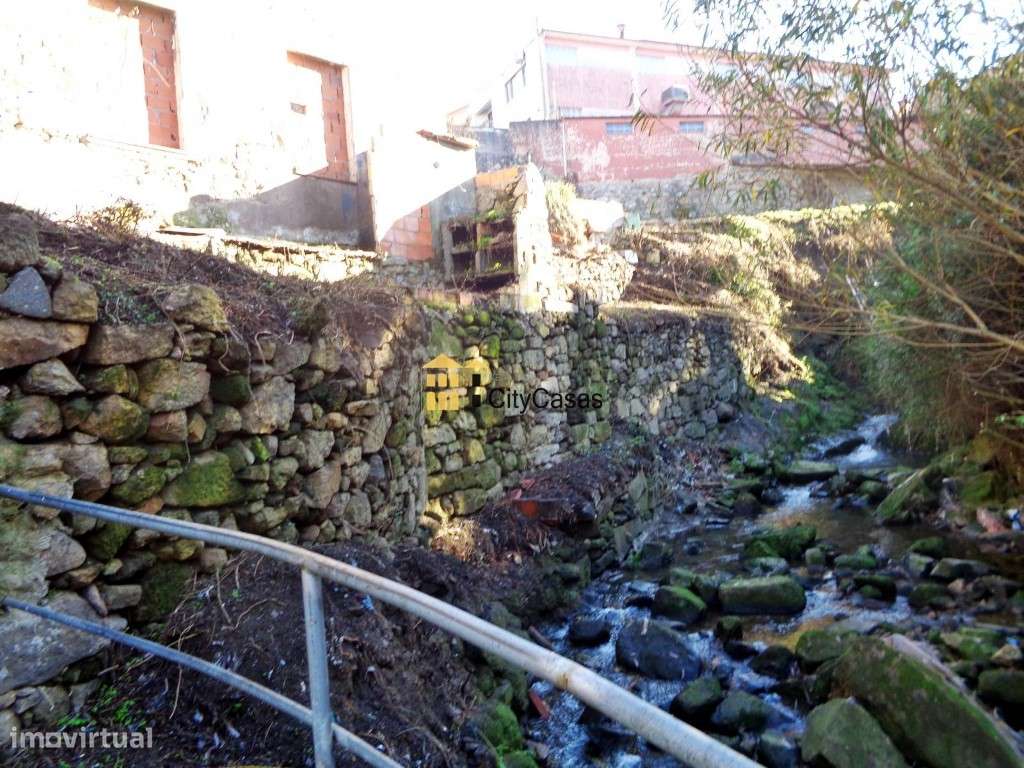 Casa P/ Reconstruir em Terreno de 1045 m2 | Oliveira do Douro - Grande imagem: 3/13