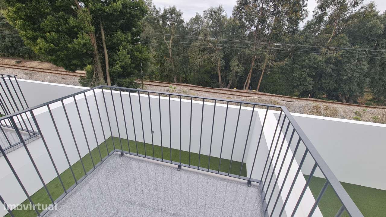 Moradias Novas 2 frentes com Jardim - Águas Santas - Exc. localização-8