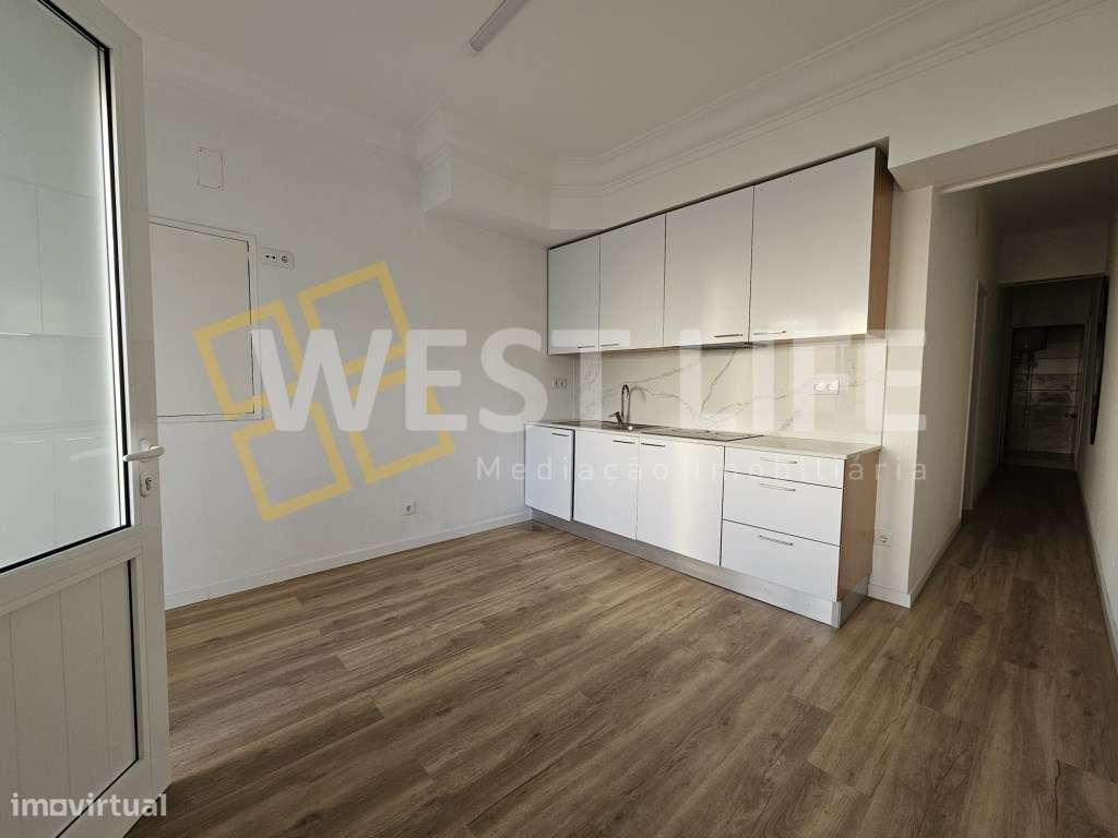 GARAGEM convertida em T2 no CENTRO da vila a um passo da Praia do S... - Grande imagem: 3/12