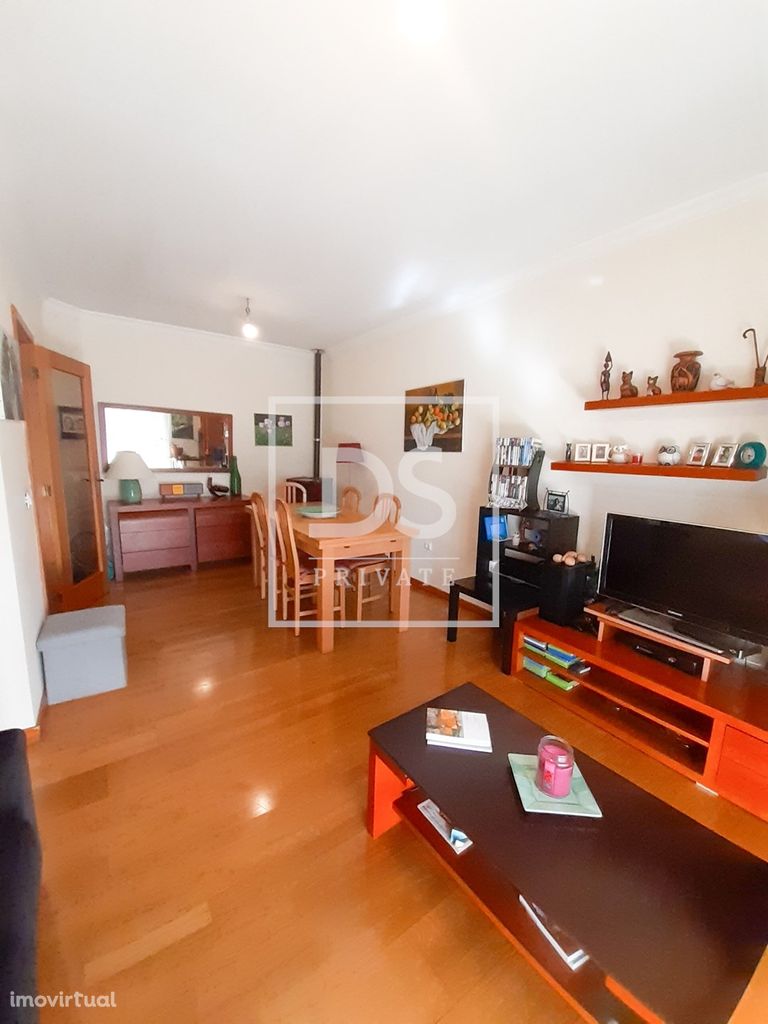 Apartamento T2 à Venda no Gôve: Espaçoso e Acolhedor