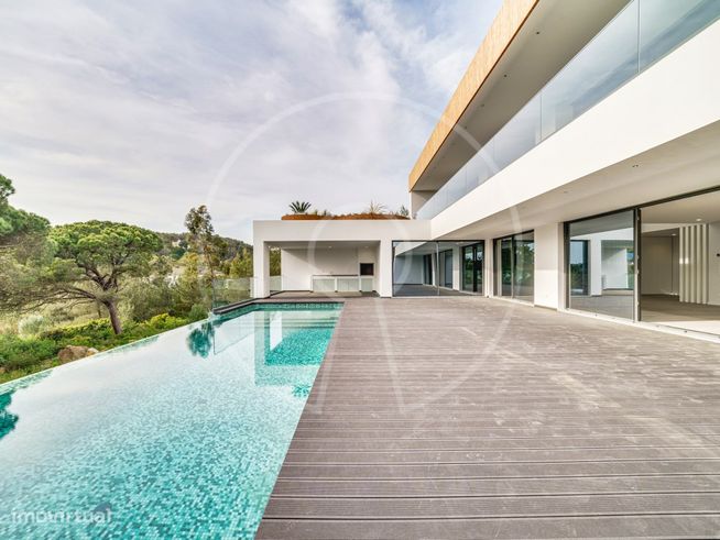 Moradia T5 com piscina em Cascais-0