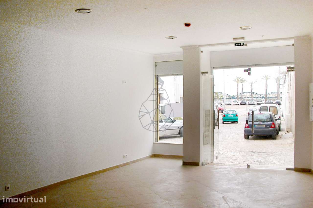 Ponto Comercial  com (123m²): Estratégico junto à Zona Ribeirinha - Po - Grande imagem: 3/23