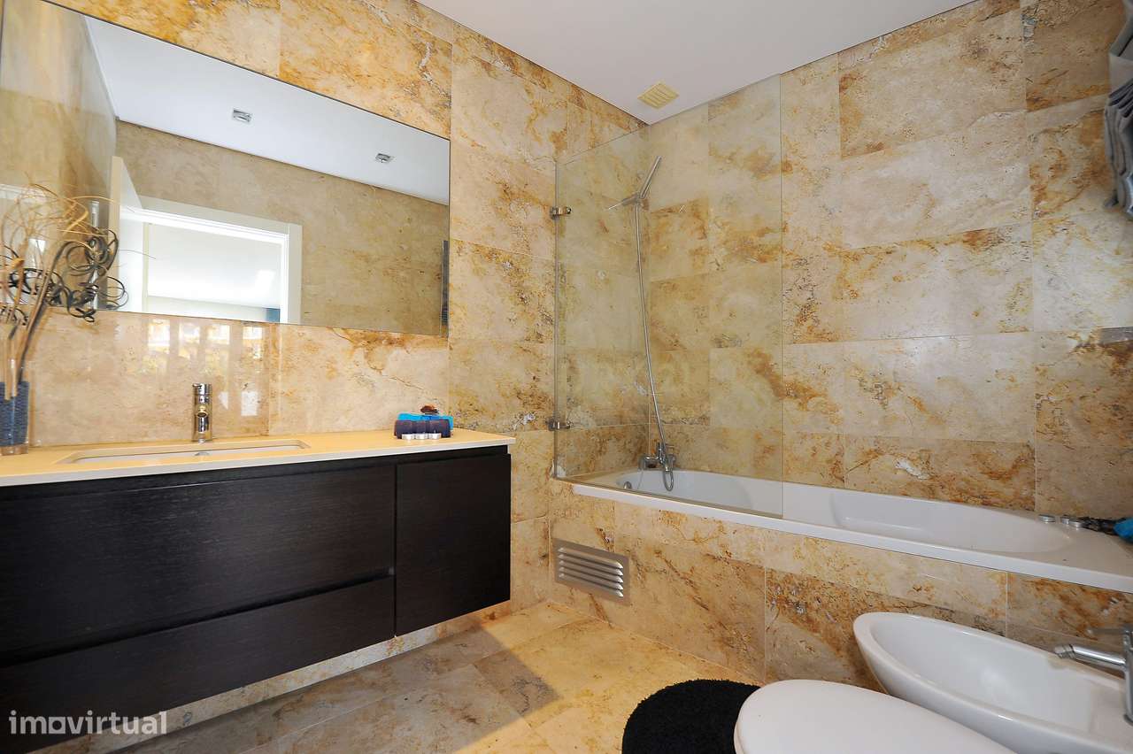 Moradia T3+1 Alto da Parede, em Condomínio Fechado com Vista Mar-32