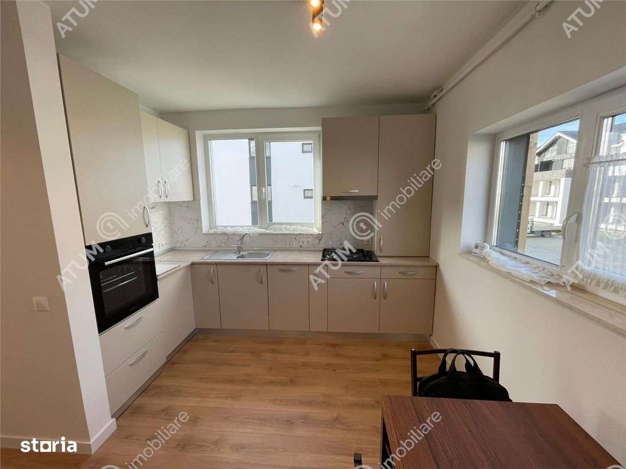 Garsoniera decomandata etaj 1 cu balcon si loc parcare in zona de Vest - Imagine principală: 4/11