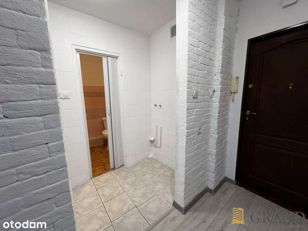 Kawalerka w centrum z balkonem-3